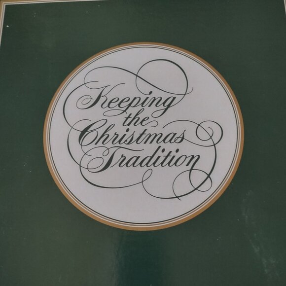 ** 2/$20!!!!  Collectible Christmas plate 1982. Exc condition,box slightly worn. - Picture 2 of 5